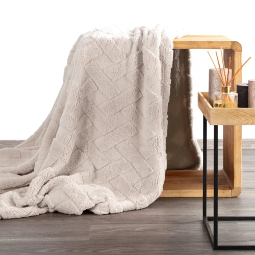 Deken teddy reliëf met visgraatmotief K167-01