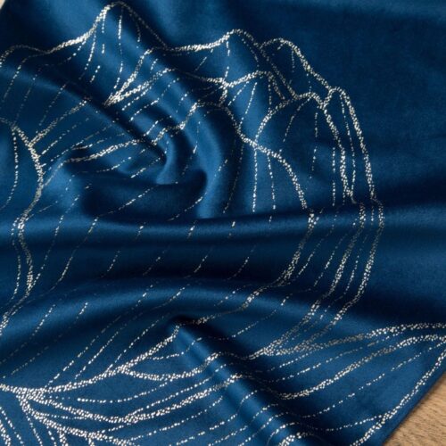 OIF-09c Fluwelen tafelloper met bloemenprint OIF-09