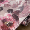 Decoratieve fluwelen tafelloper met roze bloemen OIU-03