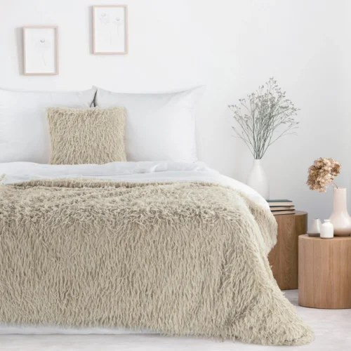 K181-01 Dubbelzijdige deken van bont K181-01 beige