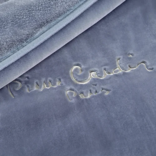 K183-02e Pierre Cardin deken met geborduurd logo K183-02