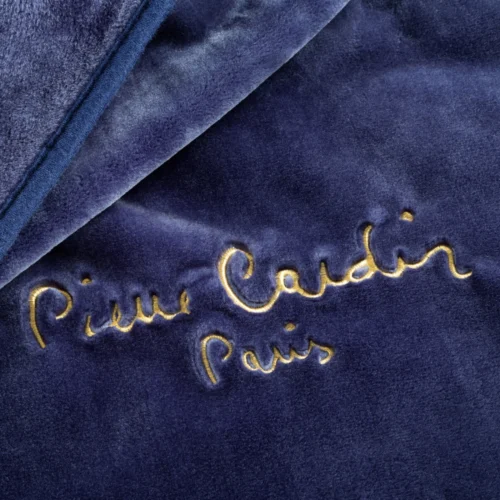 K183-03d Pierre Cardin deken met geborduurd logo K183-03