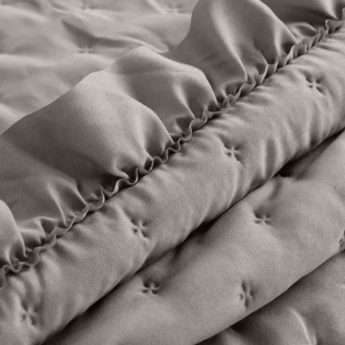 810px_NOL-02c Gewatteerde Sprei met Ruches - Bruin